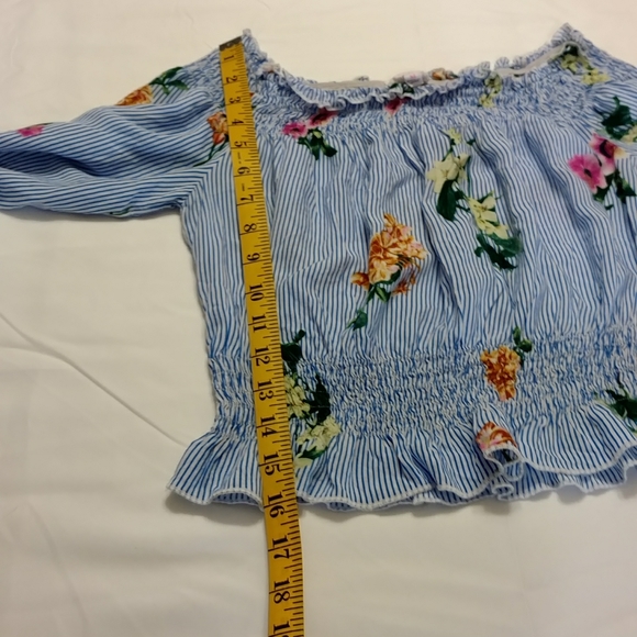 A'gaci Off Shoulder Floral Crop Top - Picture 7 of 7